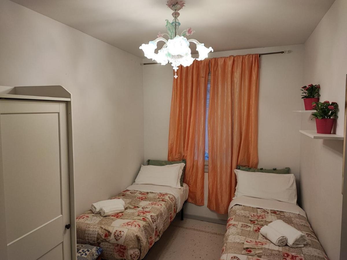 Love Gentile Venesia Bagian luar foto