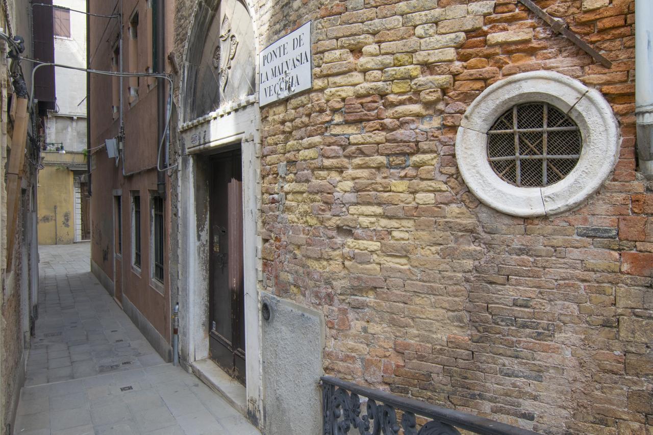 Love Gentile Venesia Bagian luar foto