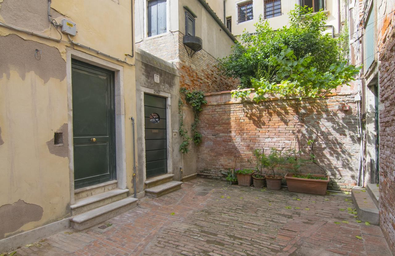 Love Gentile Venesia Bagian luar foto